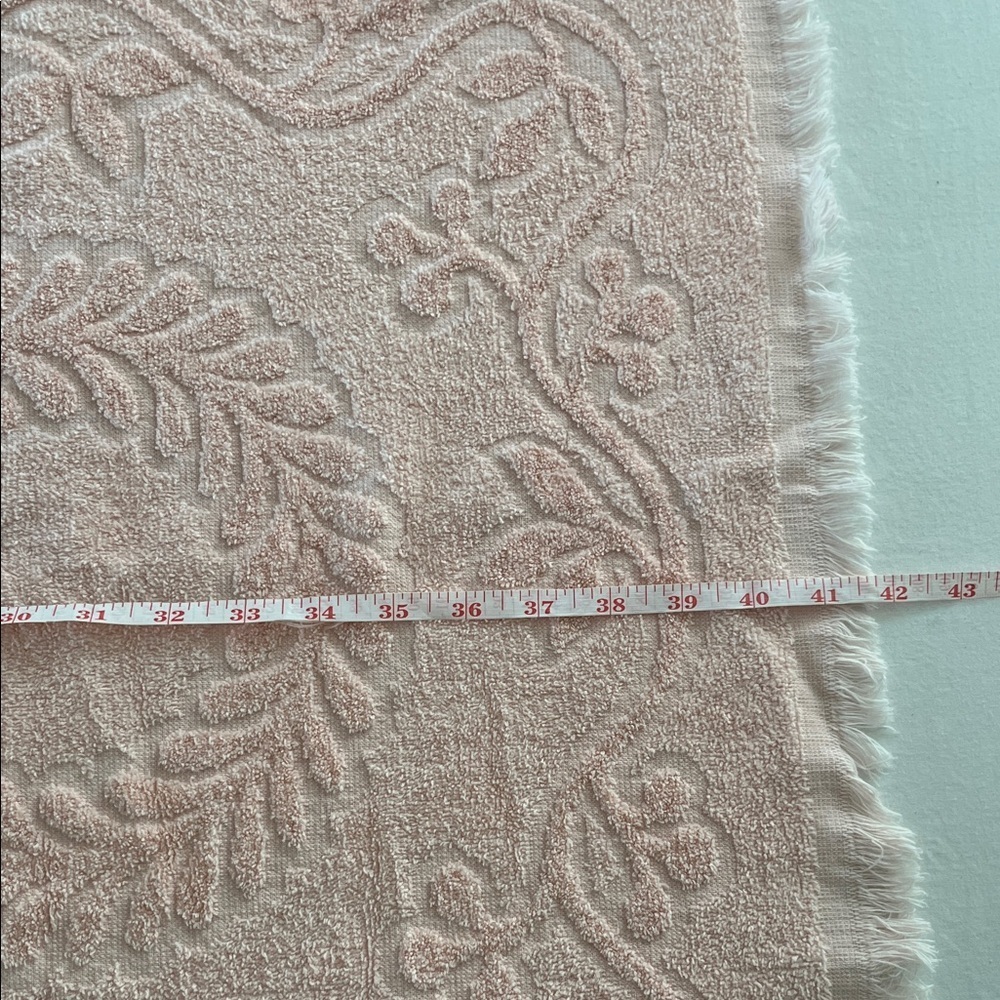 Vintage Dundee Pink Cotton Towel Set Jacquard Wreath Design Fringed Ends - Picture 3 of 15